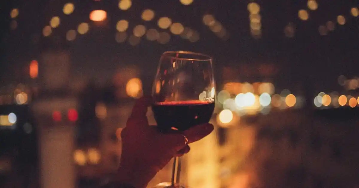 Zarif Beyaz Yük Dolapları ile Ev Dekorasyonunda Şıklık ve Fonksiyonellik