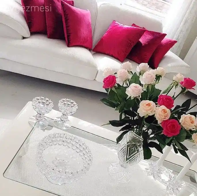 Zarif Çiçeklerle Dekorasyon Fikirleri ve Mekânlara Şıklık Katma Yöntemleri