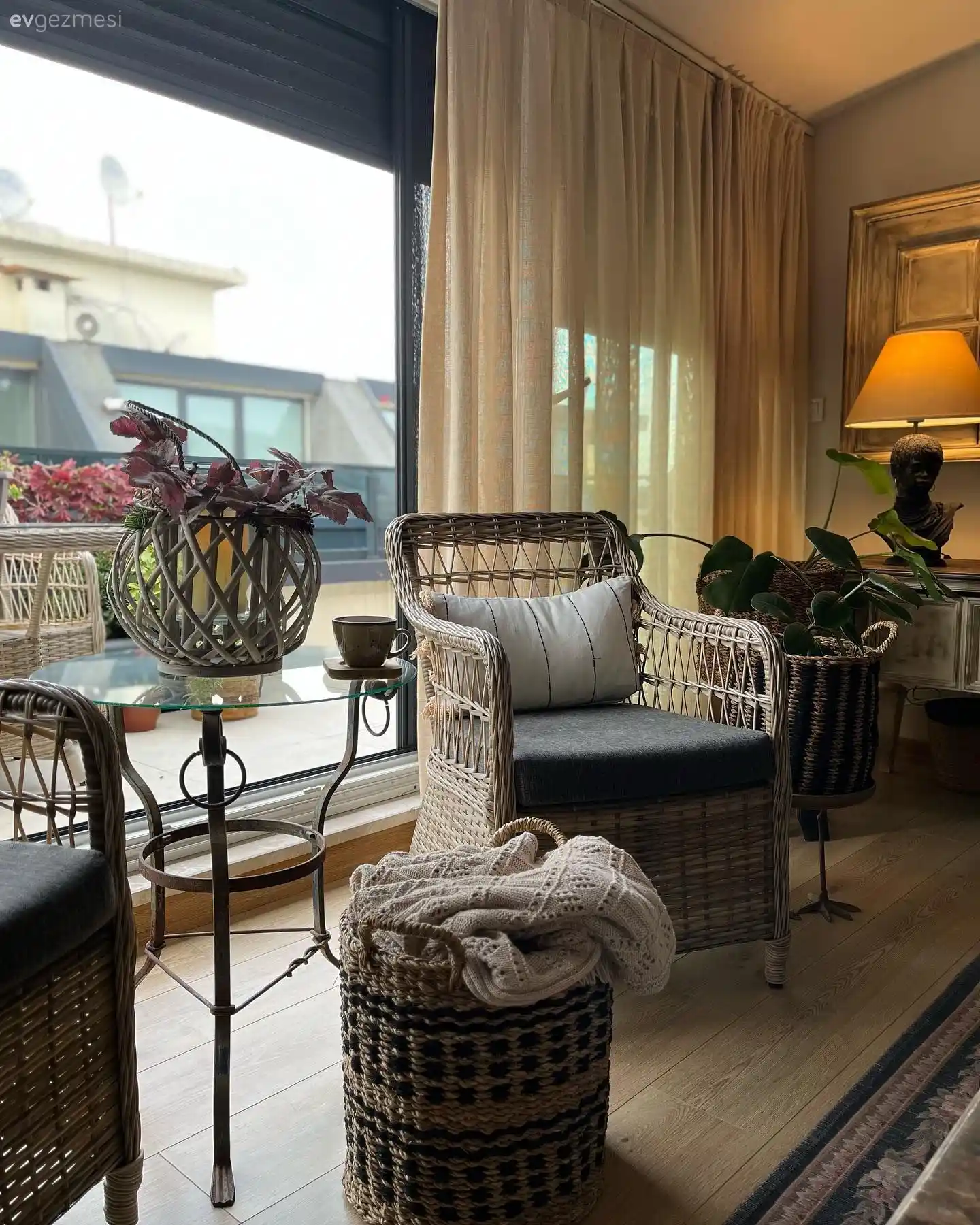 Zarif Kadehler ve Ev Dekorasyonunda Şıklık İçin En İyi Seçenekler