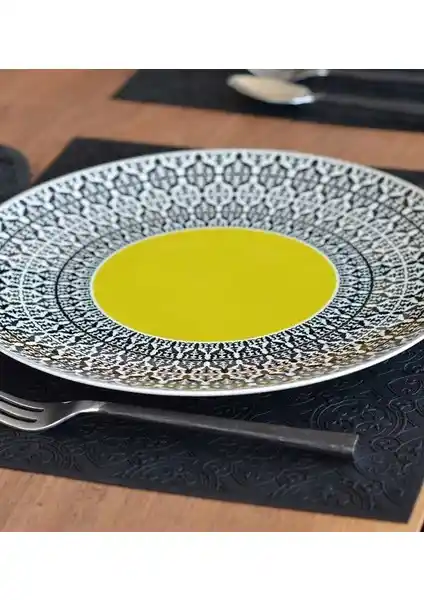 Zarif Porselen Dekoratif Servis Tabağı: Estetik ve Fonksiyonelliğin Buluşması