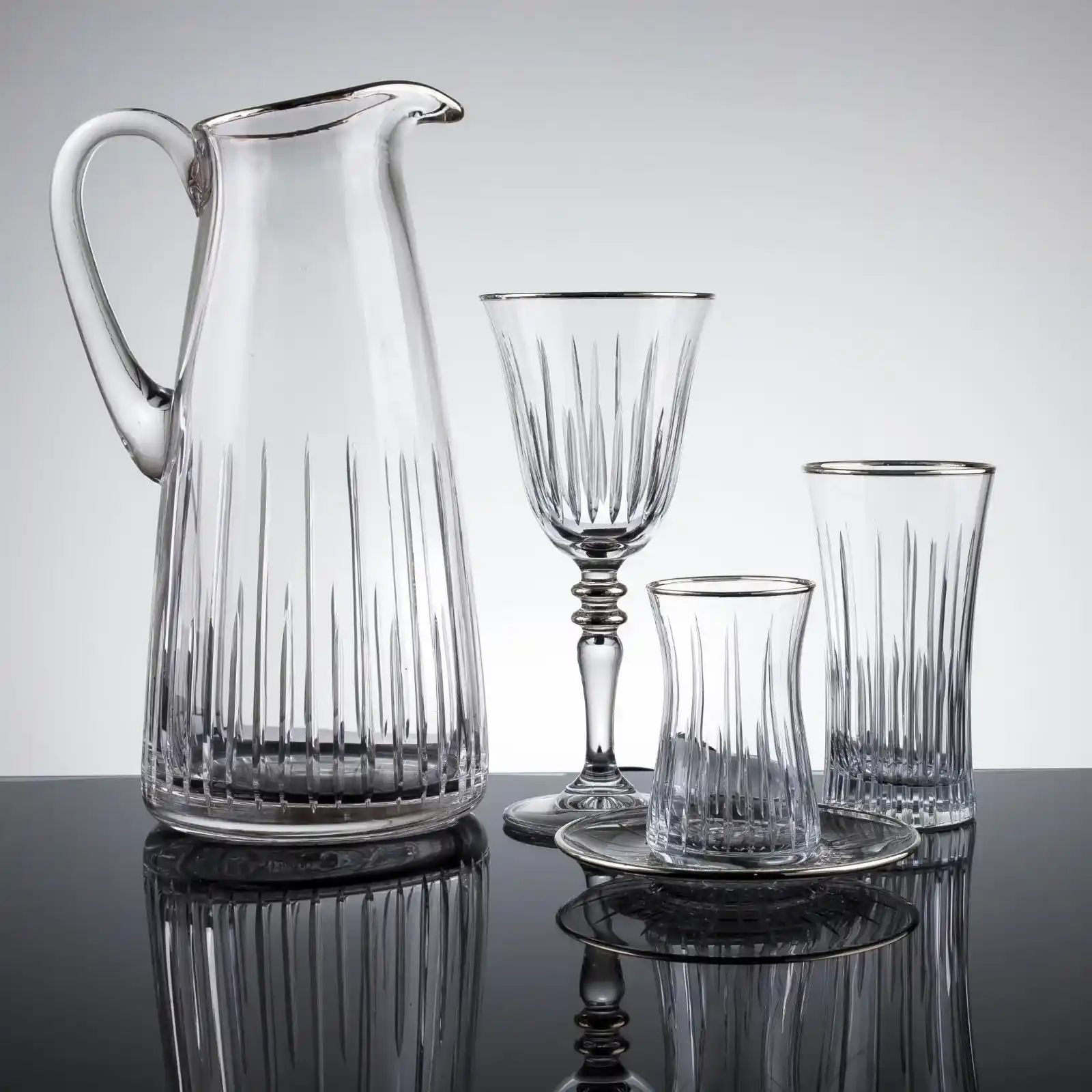 Zarif Tasarım Kesme Su Takımları: Estetik ve Fonksiyonelliğin Birleştiği Şık Seçenekler