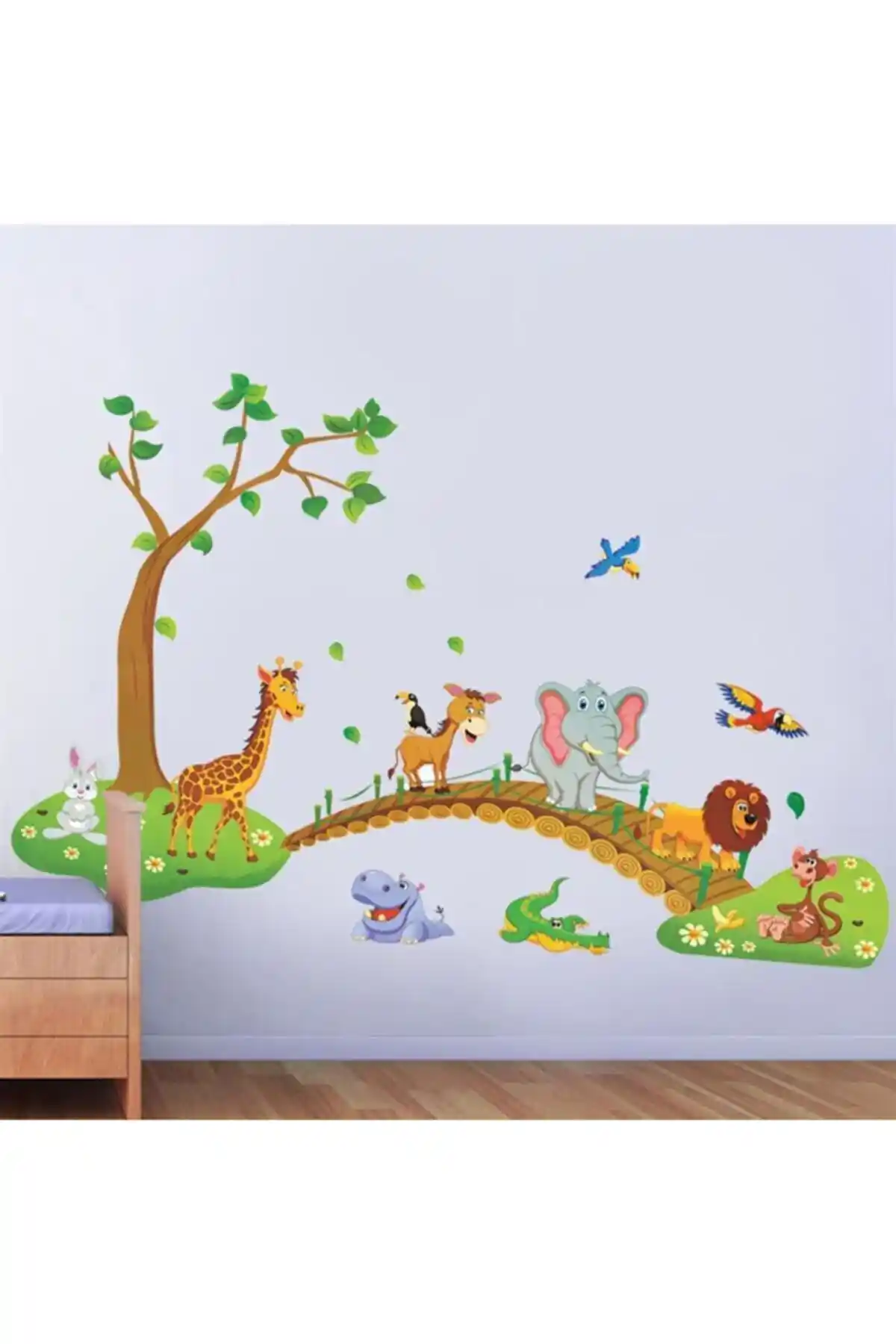 Çocuk Odası Dekorasyonu İçin Ağaç Köprü ve Safari Temalı Sticker Karşılaştırması