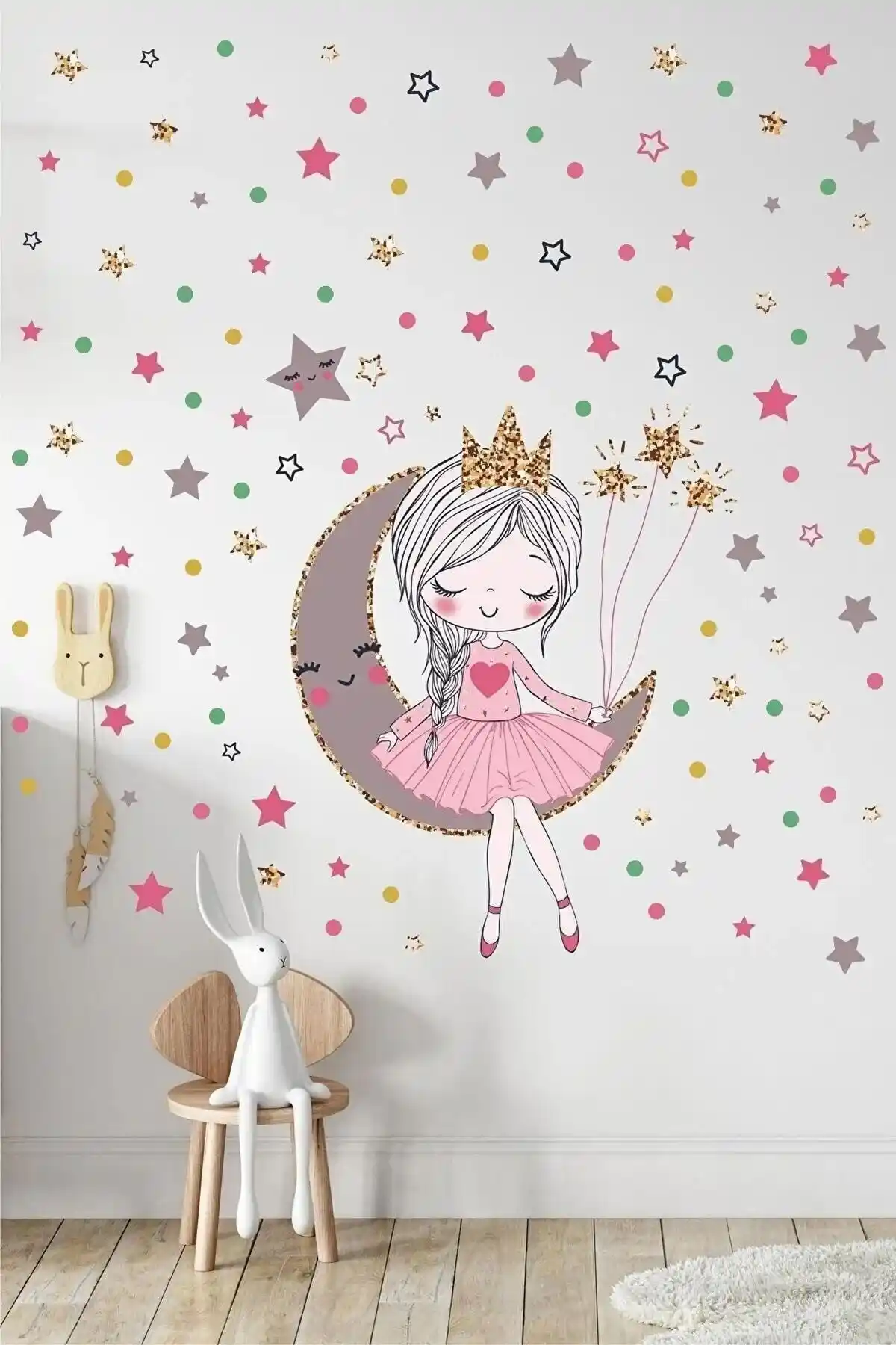 Çocuk Odası Dekorasyonunda Sevimli Kız Figürlü Duvar Stickerleri ve Boy Ölçerler