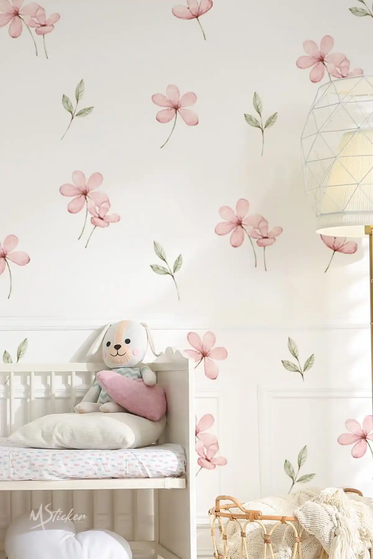 Çocuk Odası İçin Pembe Çayır ve Papatya Duvar Stickerlerinin Karşılaştırması