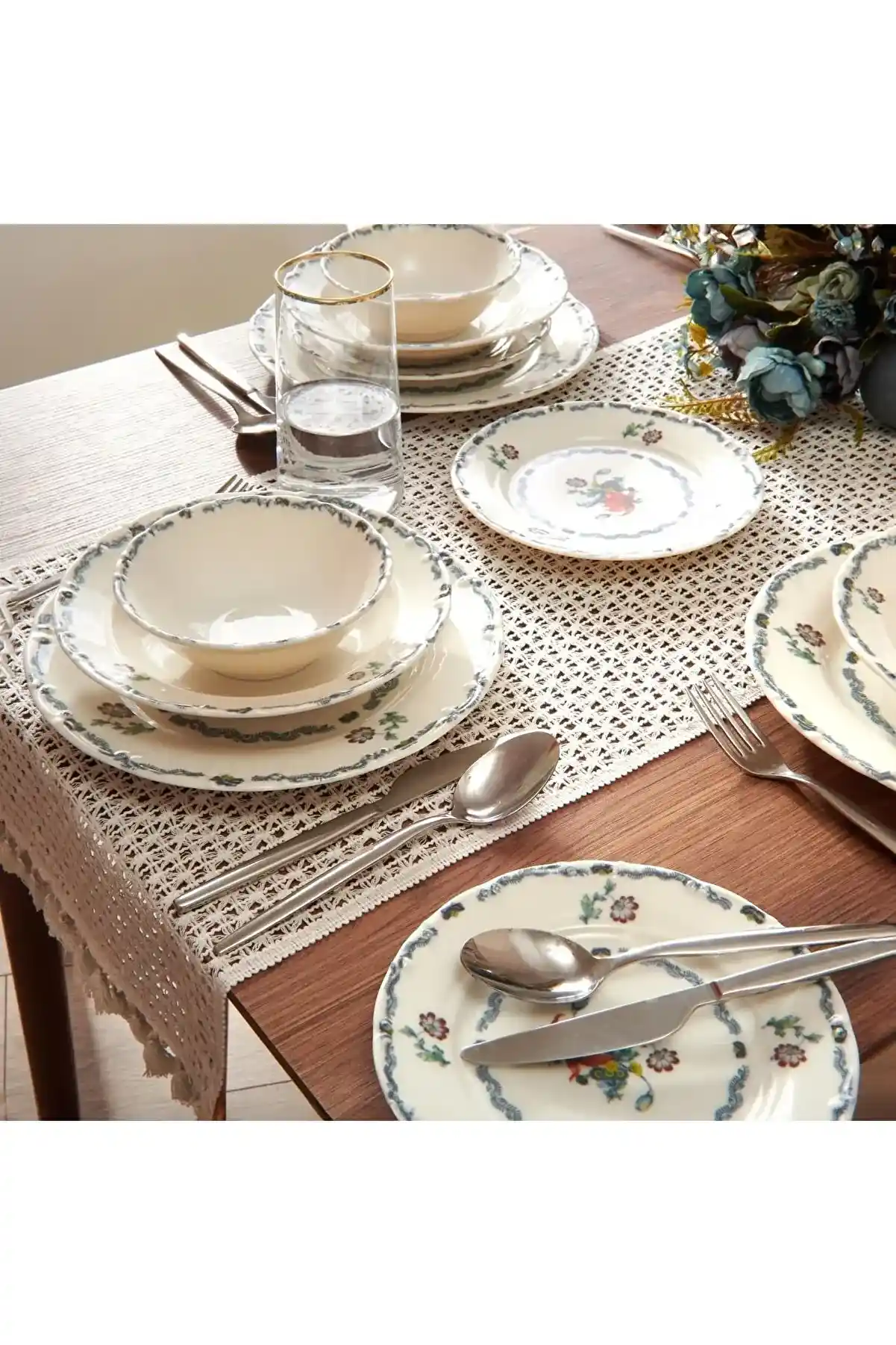 24 Parça Yemek Takımı Seçenekleriyle Şık ve Fonksiyonel Sofralar Yaratın