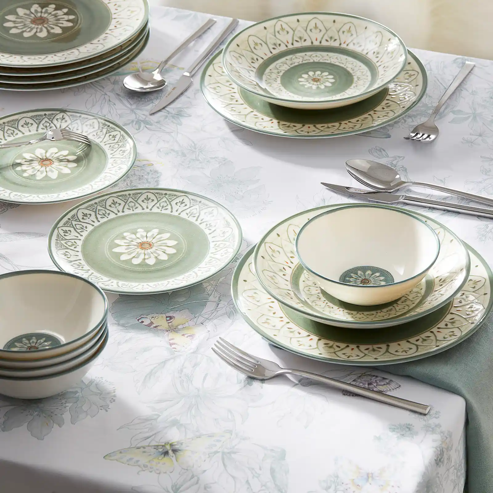 6 Kişilik Yemek Takımı Seçimi ve Dekorasyon İpuçlarıyla Şık Sofralar Yaratın