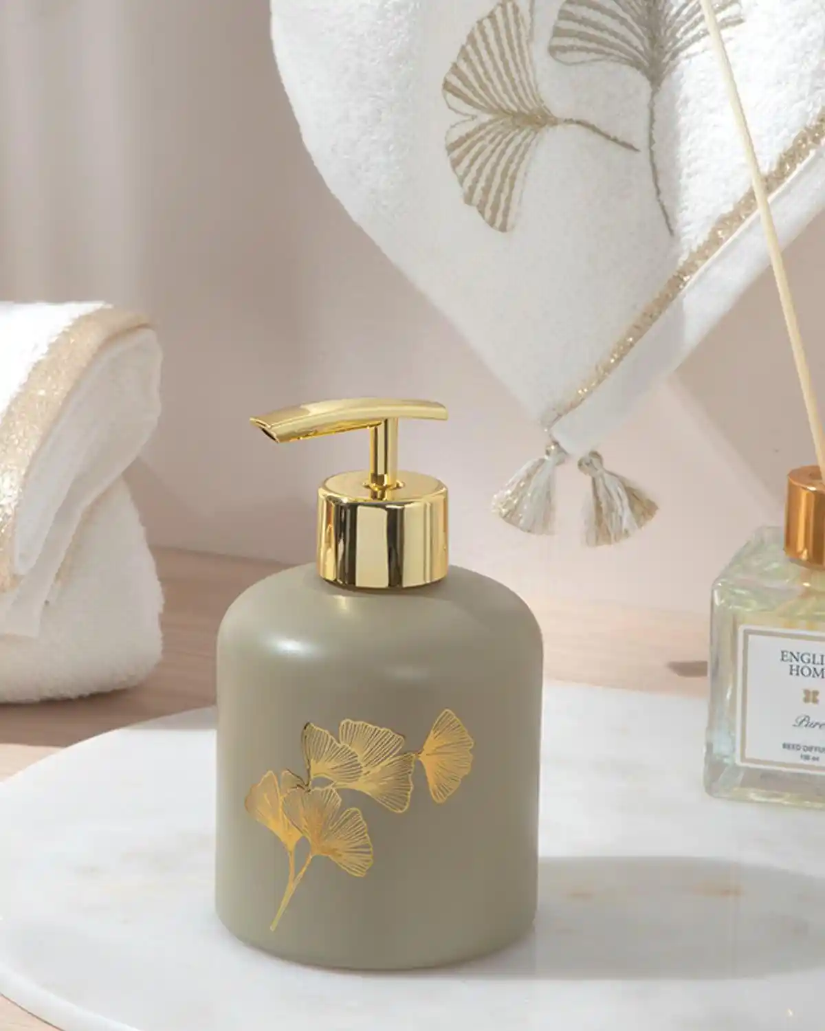 Banyo Dekorasyonunda Sıvı Sabunluk Seçimi ve Dekoratif Uygulamalar