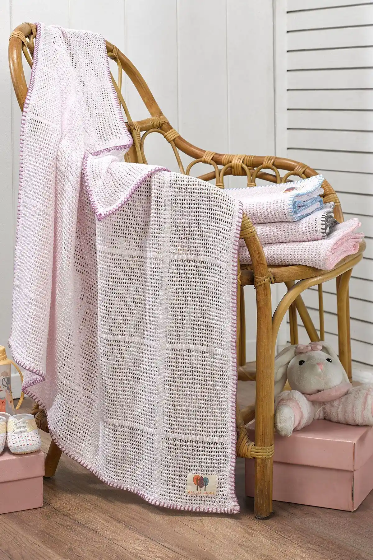 Bebek Odası Dekorasyonunda Sıcacık ve Şık Pamuk Bebek Battaniyesi Seçenekleri