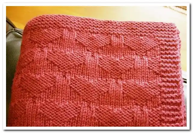 Bebek Odası Dekorasyonunda Tek Renk Battaniyelerin Estetik ve Fonksiyonel Kullanımı