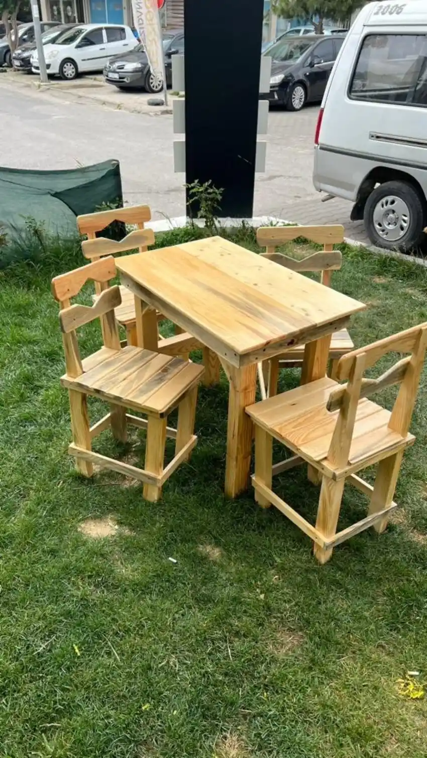 Çam Ağacı Mobilya: Doğal ve Dayanıklı Mobilya Seçenekleri ve Dekorasyon İpuçları