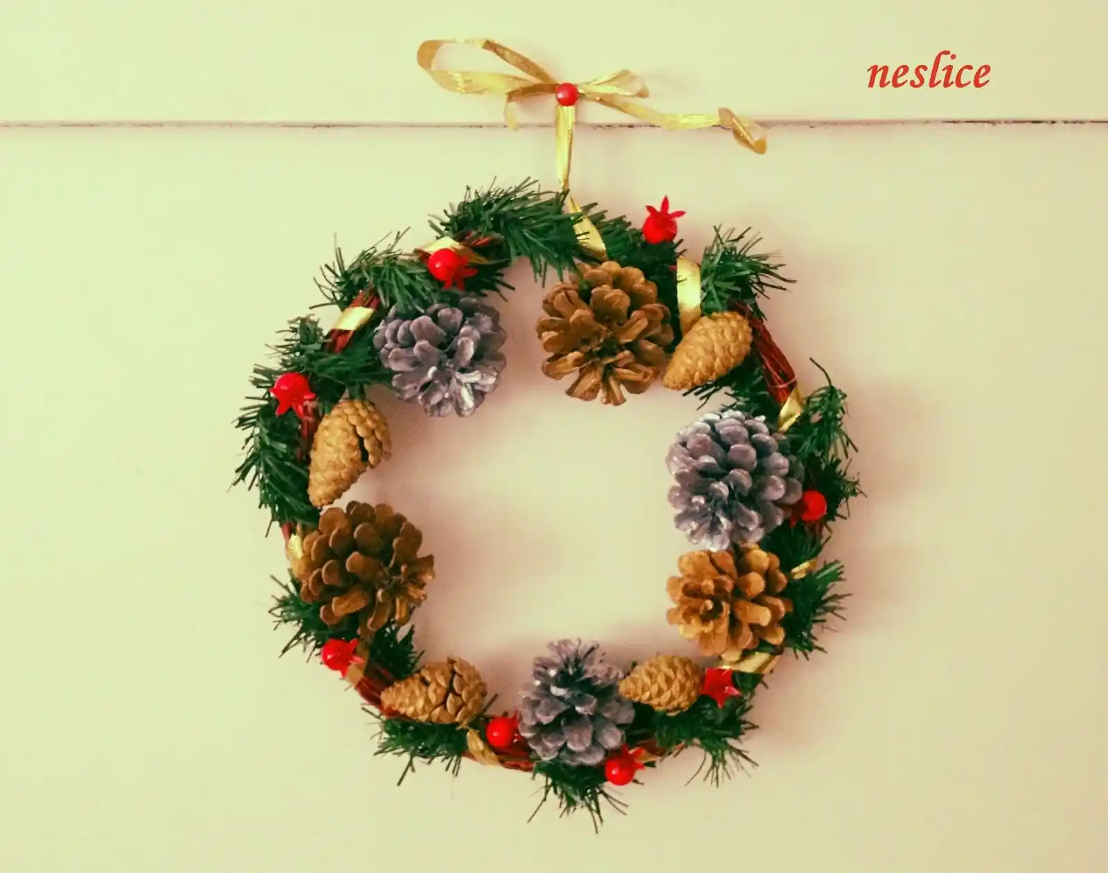 Çam Kozalağı Kozağak Kapı Süsü ile Doğal ve Şık Dekorasyon Fikirleri