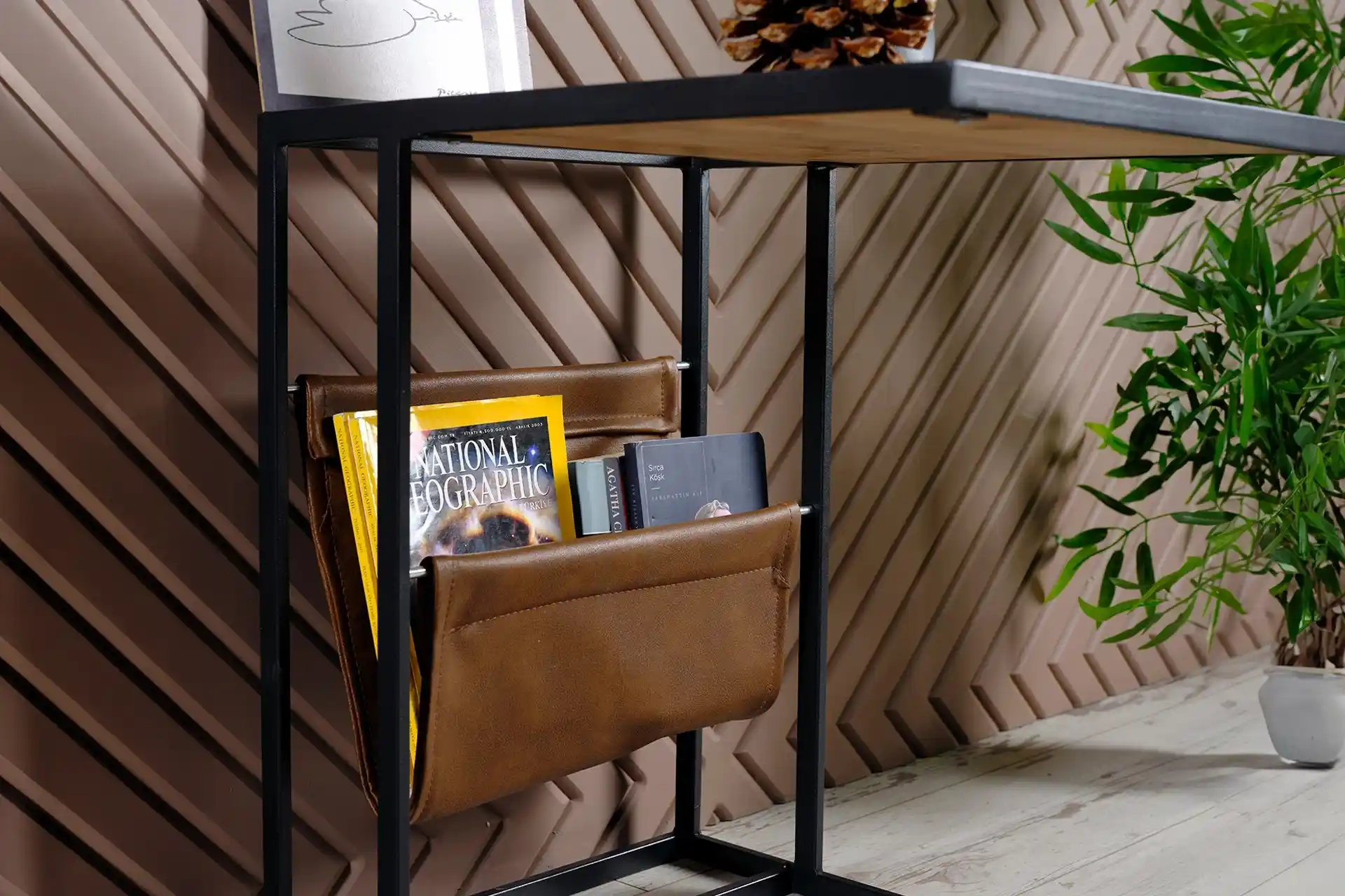 Çantalı Yan Sehpa Dekorasyonunda Yenilikçi ve Şık Tasarımlar ve Kullanım Avantajları