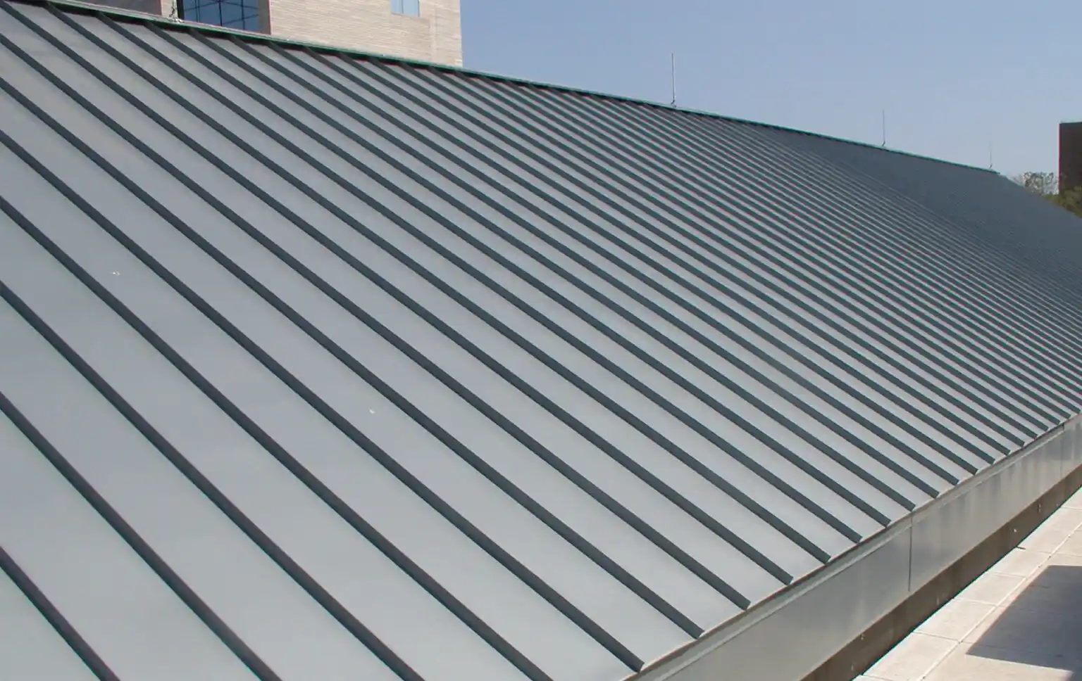 Çatı Kaplama Malzemeleri: Estetik ve Dayanıklılık İçin En İyi Seçenekler