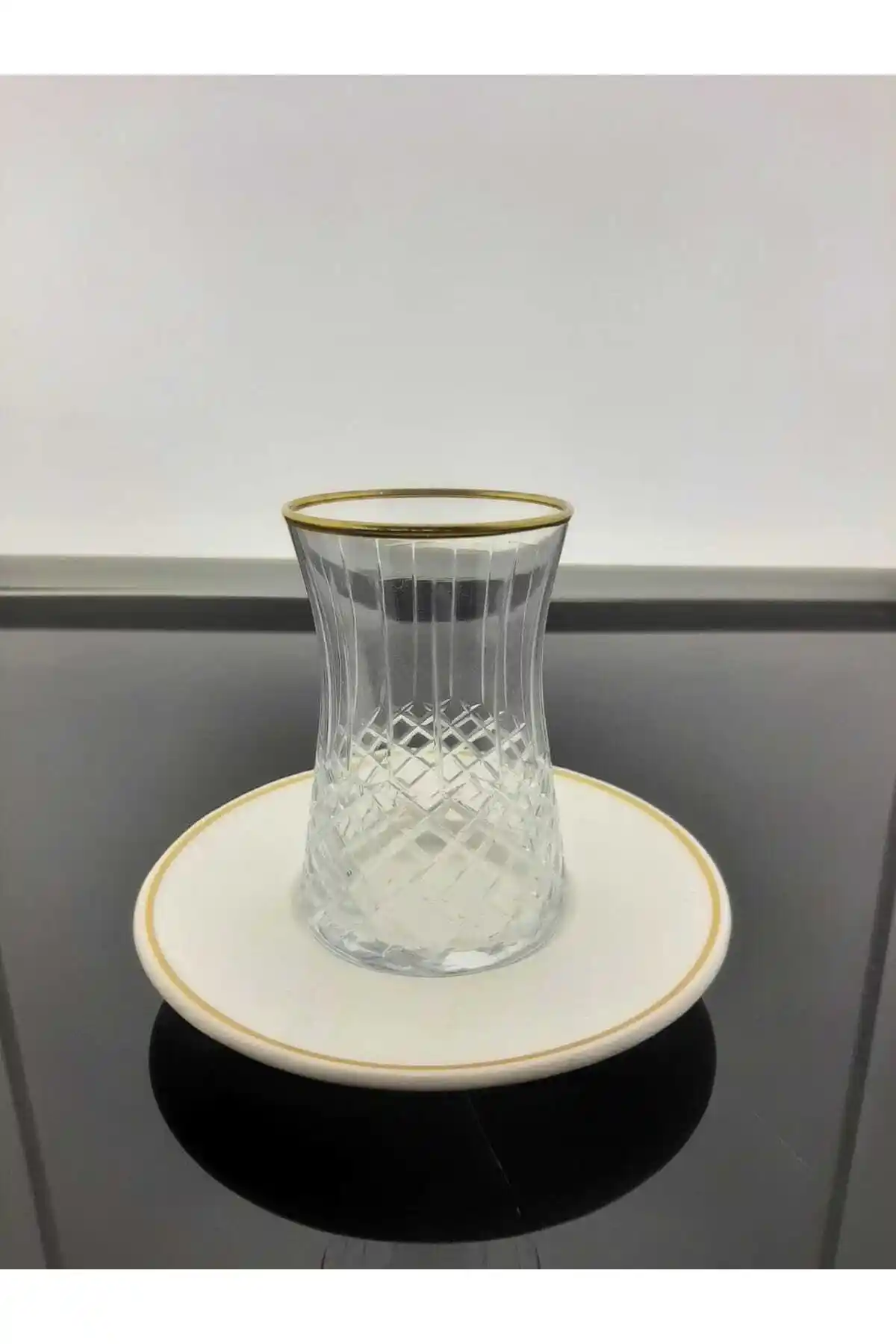 Çay Bardağı Tabağı ile Dekorasyonunuzu Zarif ve Fonksiyonel Hale Getirin