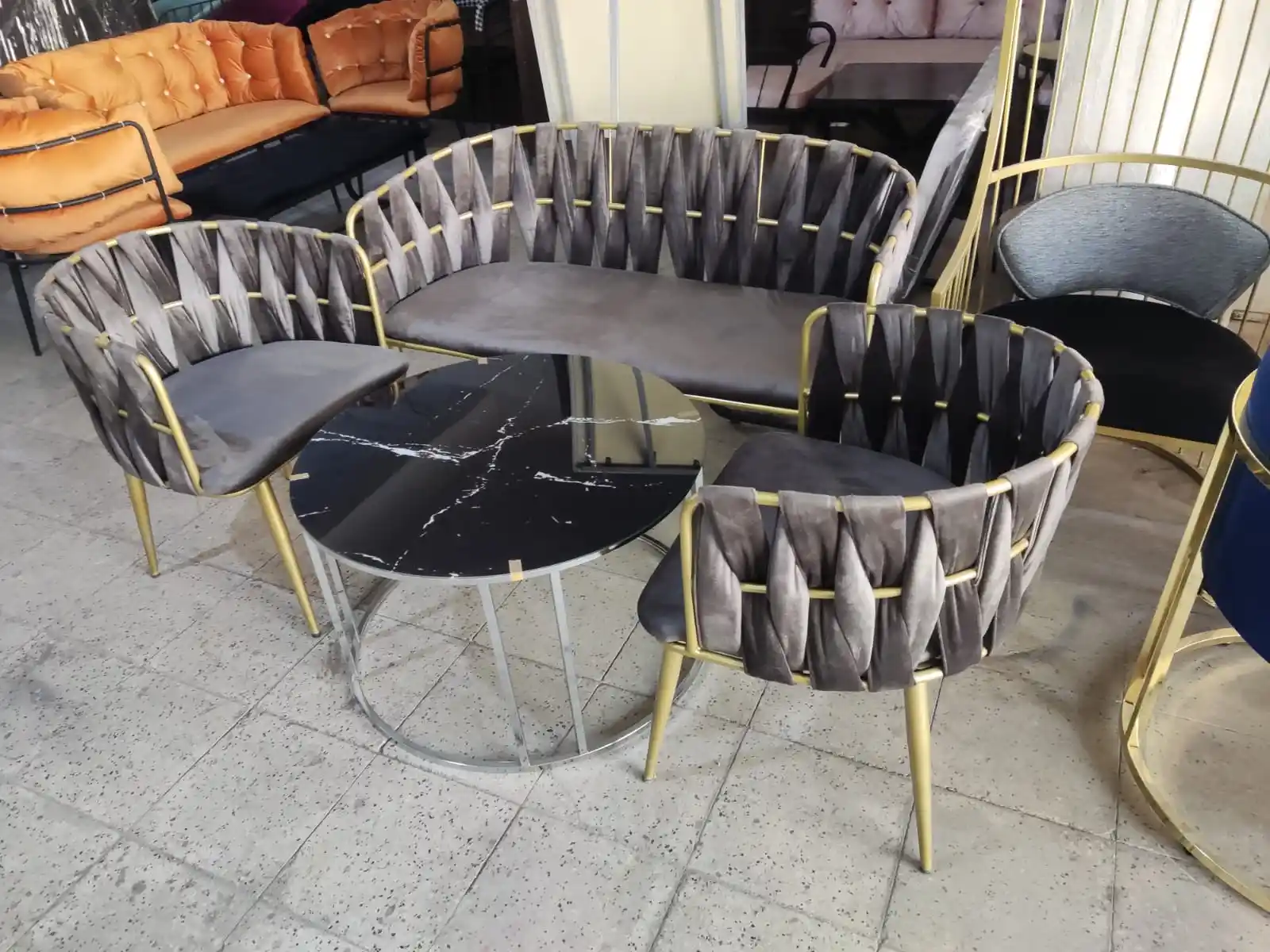 Çay Saati İçin Şık ve Konforlu Koltuk Takımı Seçenekleri ve Dekorasyon İpuçları