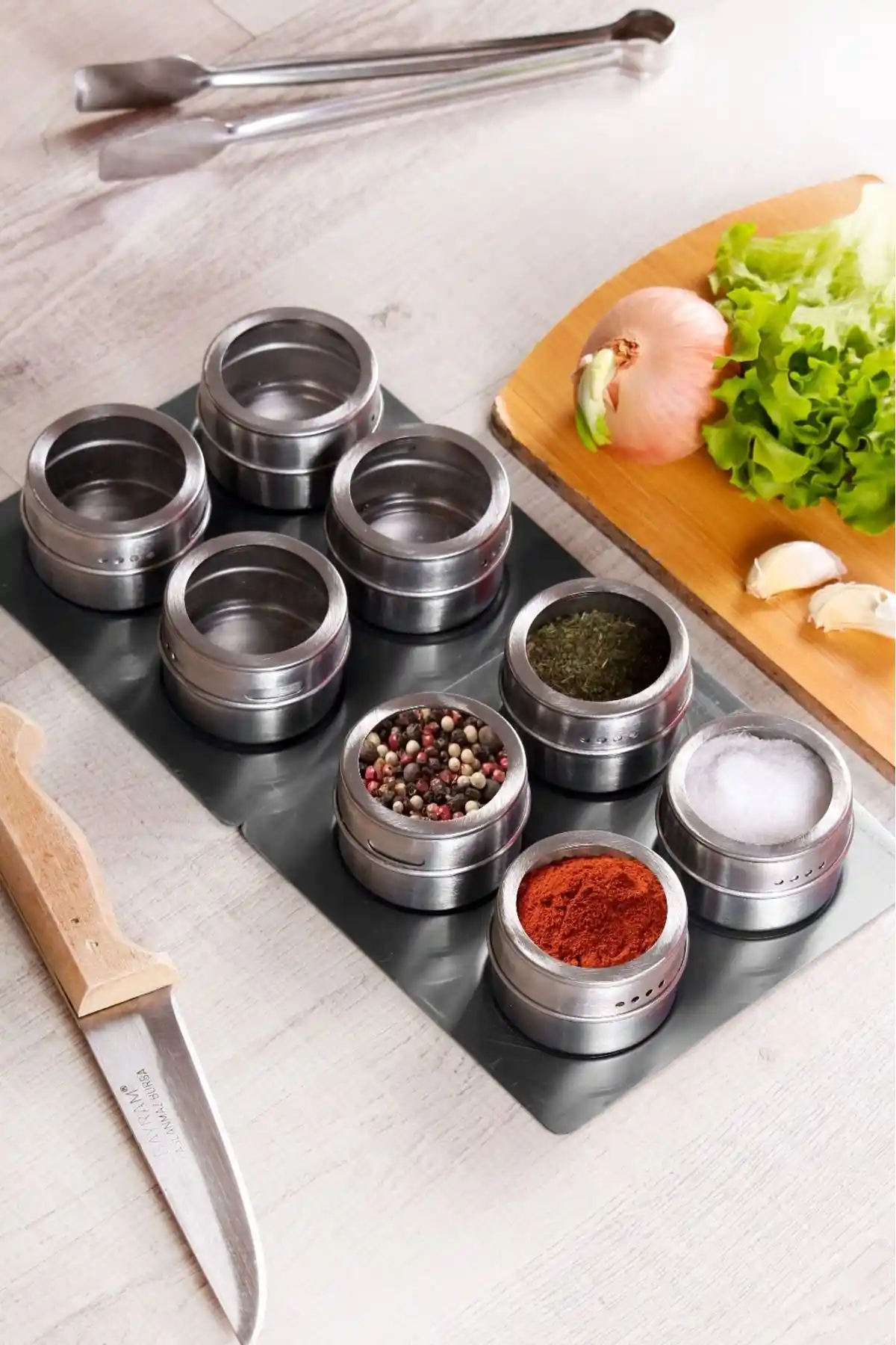 Çelik Baharatlık ile Modern ve Şık Mutfak Dekorasyonu ve Fonksiyonellik Sağlama