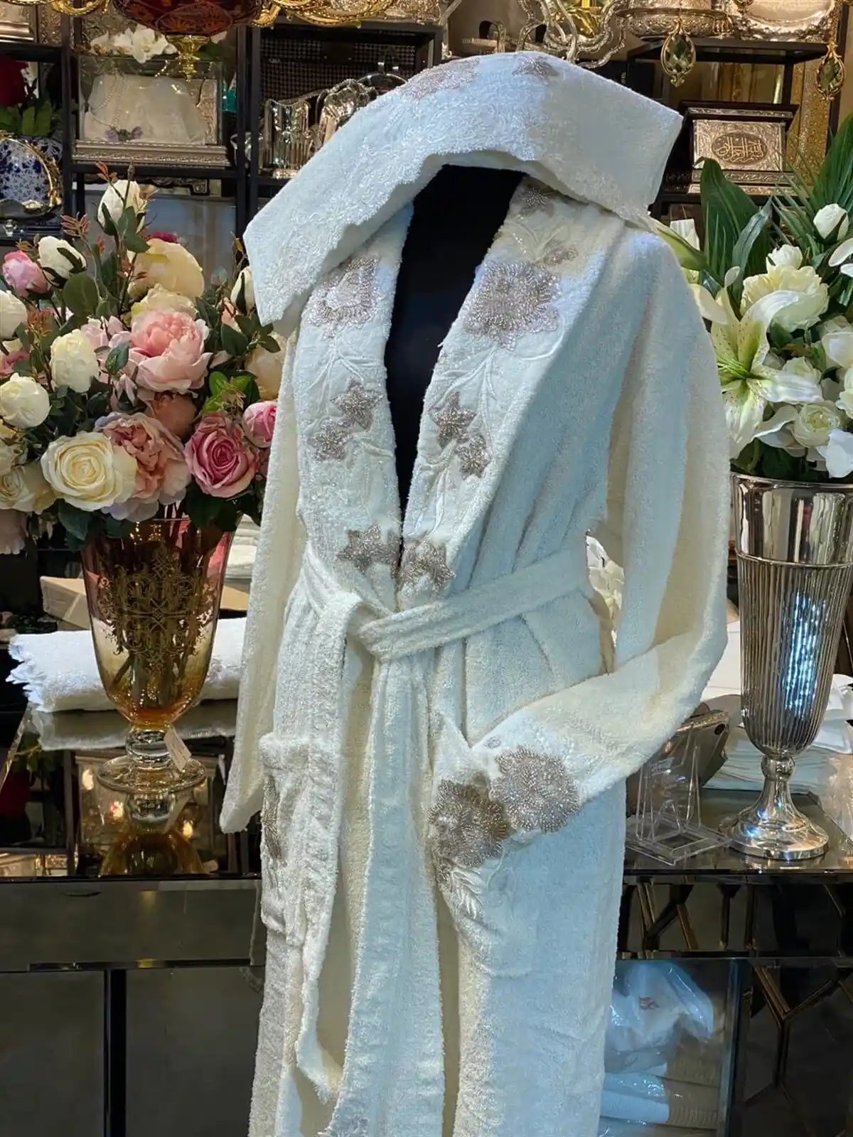 Çeyizlik Bornozların Dekorasyonda Kullanımı ve Şık Sergileme Yöntemleri