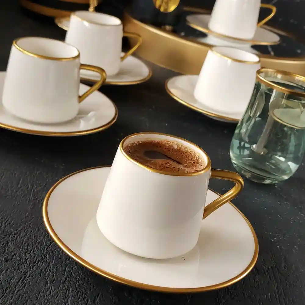 Çeyrekli fincan dekorasyonu: geleneksel Türk el sanatları ve modern kullanım önerileri