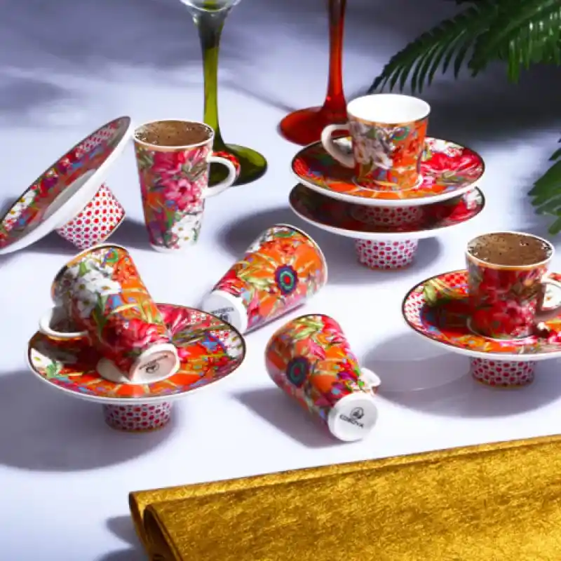 Çiçek Desenli Fincan Takımlarıyla Ev Dekorasyonunuza Zarif Dokunuşlar Yapın
