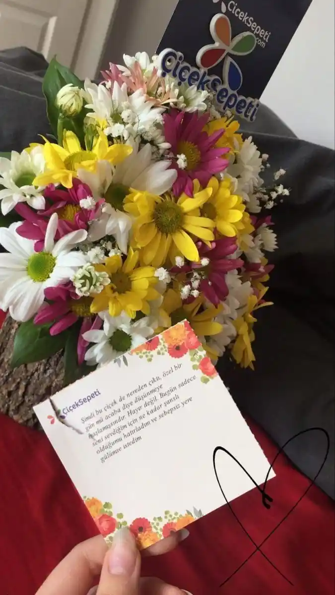 Çiçek Kartlarıyla Dekorasyonda Zarif ve Doğal Dokunuşlar İçin Yaratıcı Fikirler