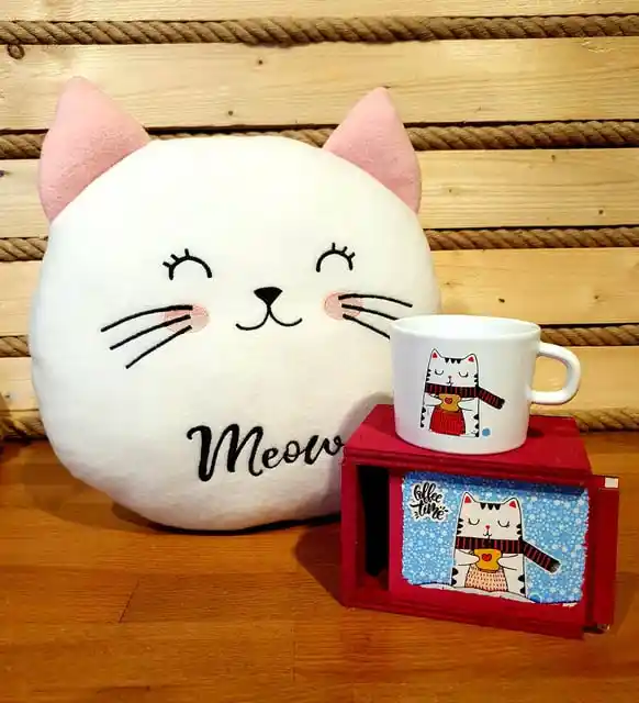 Çiçek Sepeti Yastık ile Dekorasyonda Şık ve Kişisel Dokunuşlar Yaratın