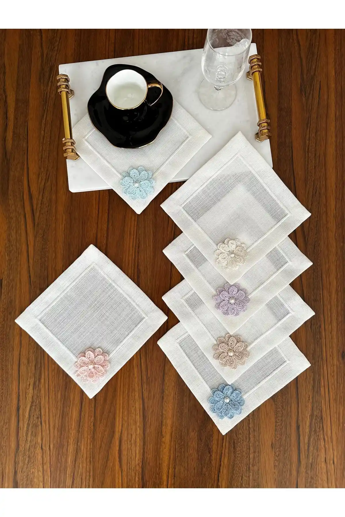 Çiçekli Peçete Dekorasyonunda Şıklık ve Doğallık Yaratmanın Yolları