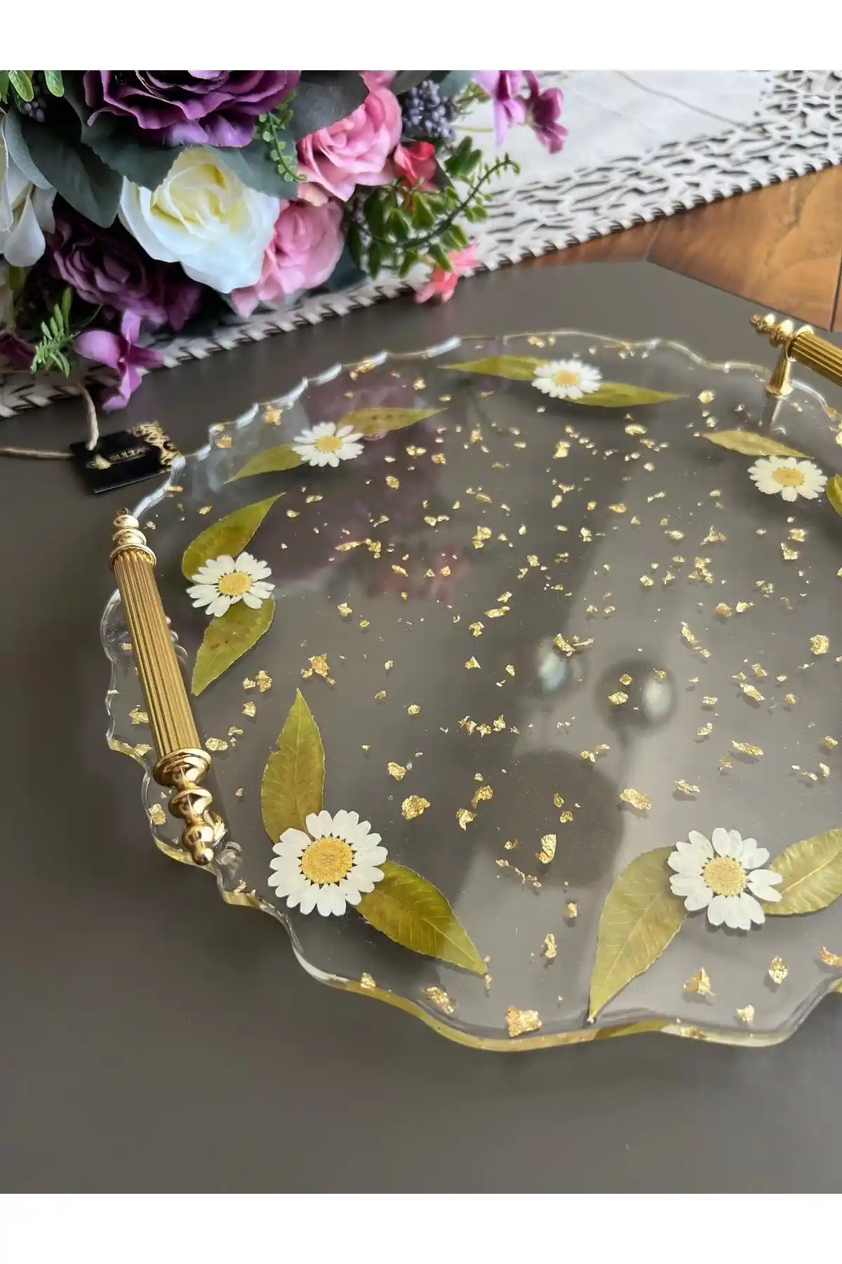 Çiçekli Tepsi ile Dekorasyonda Doğal ve Şık Dokunuşlar