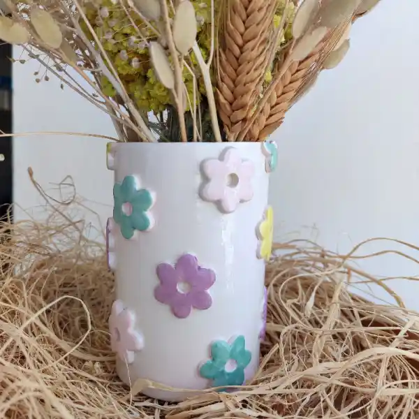 Çiçekli Vazolar ile Dekorasyonda Zarafet ve Canlılık Yaratmanın Yolları