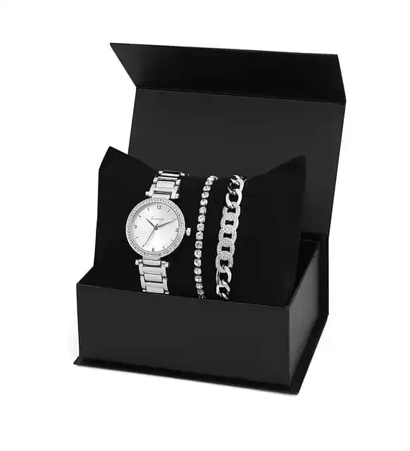 Çiçeksepeti Saatleri ile Dekorasyonunuza Şıklık Katmanın Yolları ve En Trend Modeller