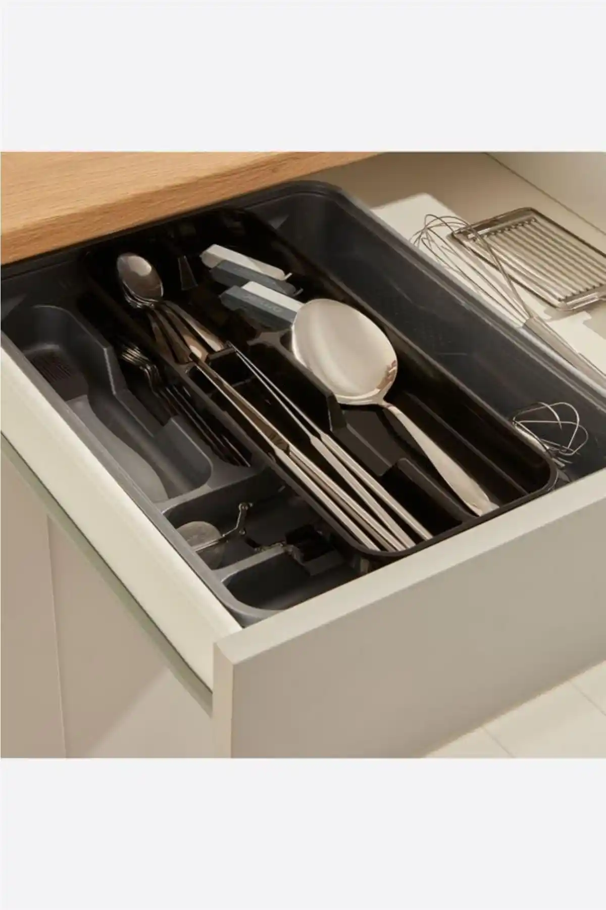 Çift Katlı Kaşıklık ile Mutfakta Hem İşlevsel Hem de Estetik Çözüm