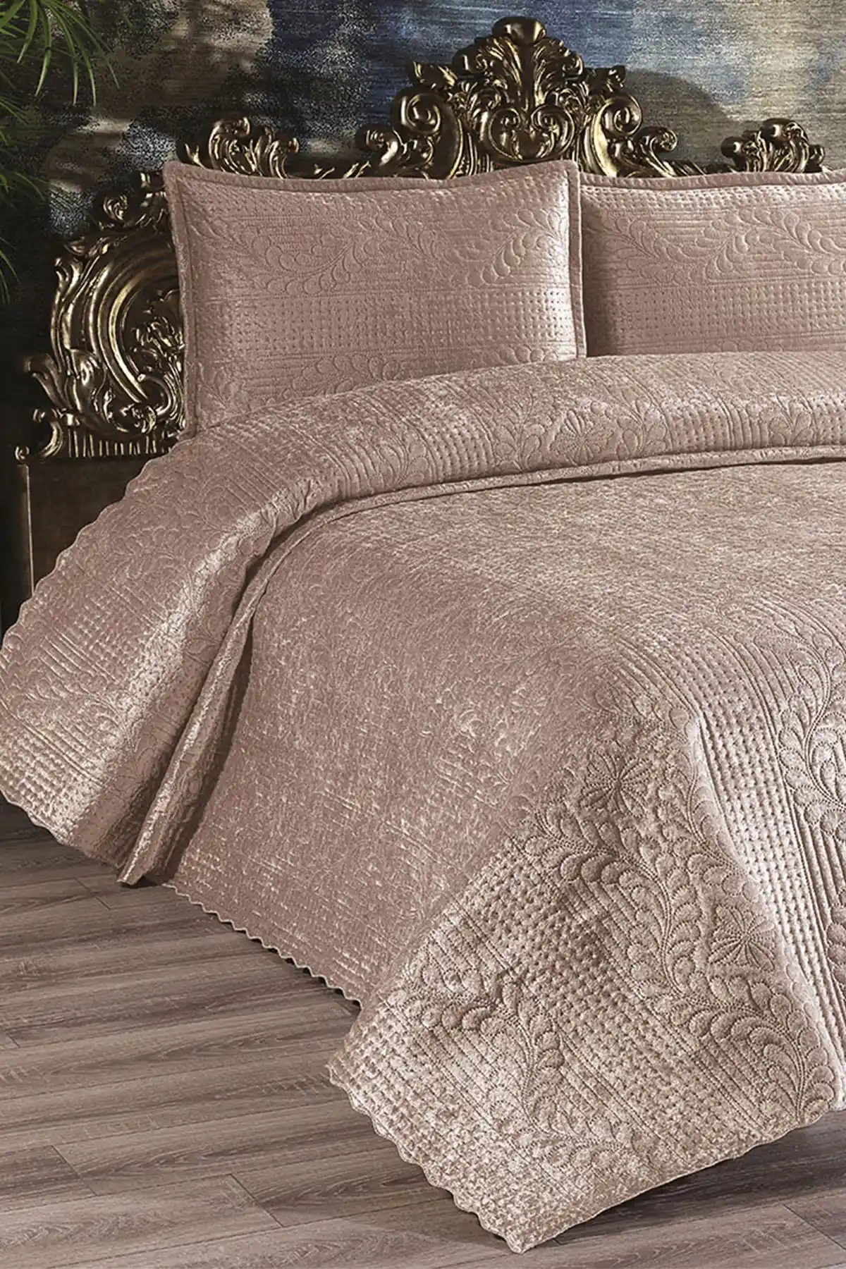 Çift Kişilik Kadife Yatak Örtüsü ile Yatak Odası Dekorasyonunda Şıklık ve Konfor