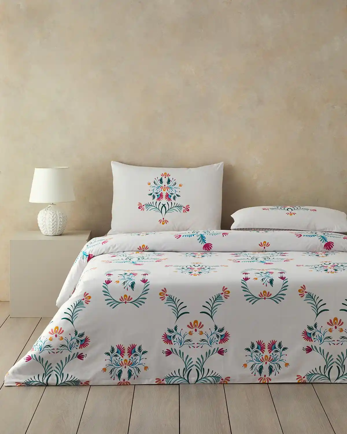 Çift Kişilik Nevresim Setleri ile Dekorasyonunuzu Yenileyin Konfor ve Şıklığın Uyumuyla Yenilik