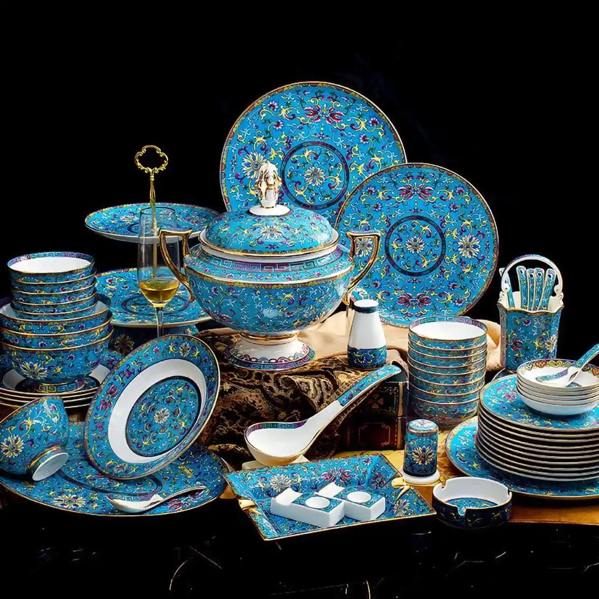 Çin Porselen Yemek Takımlarıyla Ev Dekorasyonunda Zarafetin Simgesi ve Şıklık Yaratma