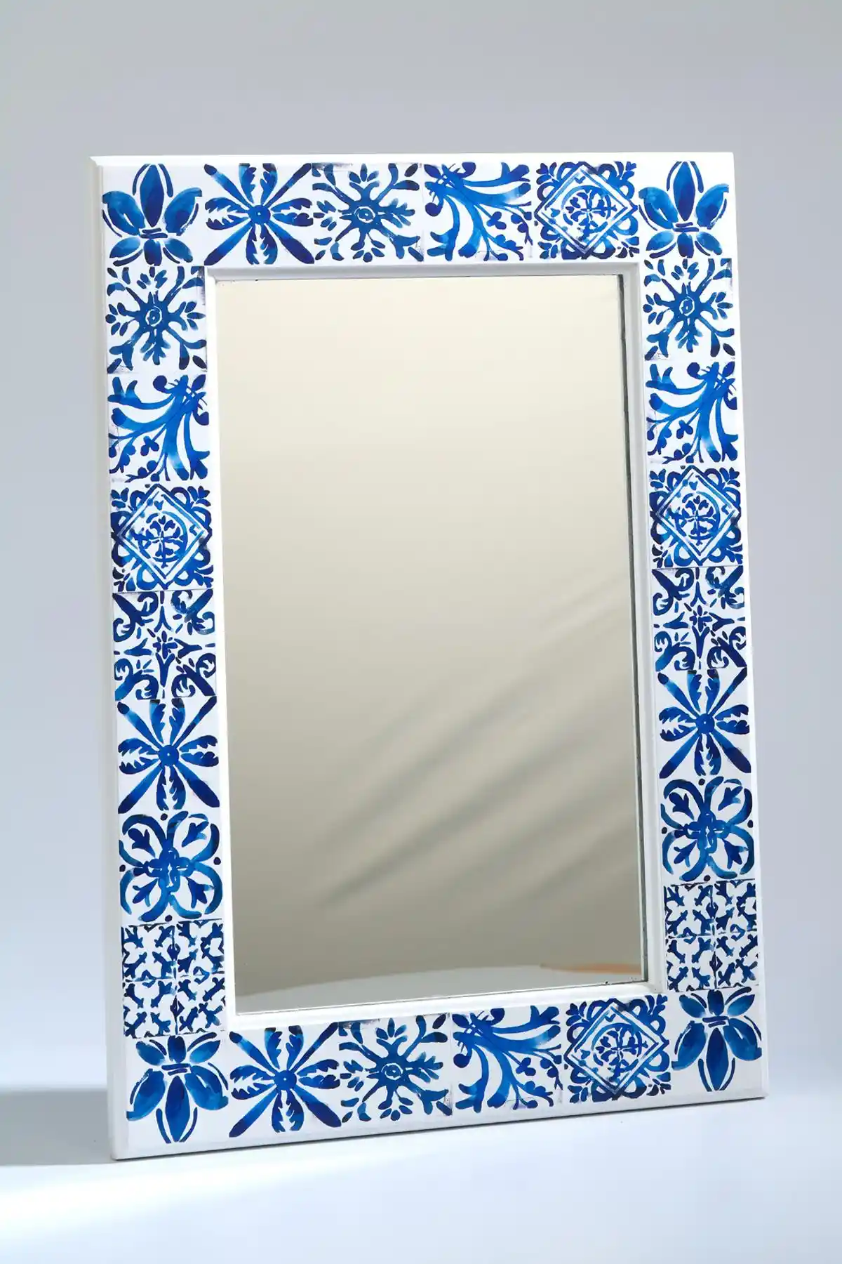 Çini Aynalarla Evinize Geleneksel ve Modern Dekorasyon Fırsatı