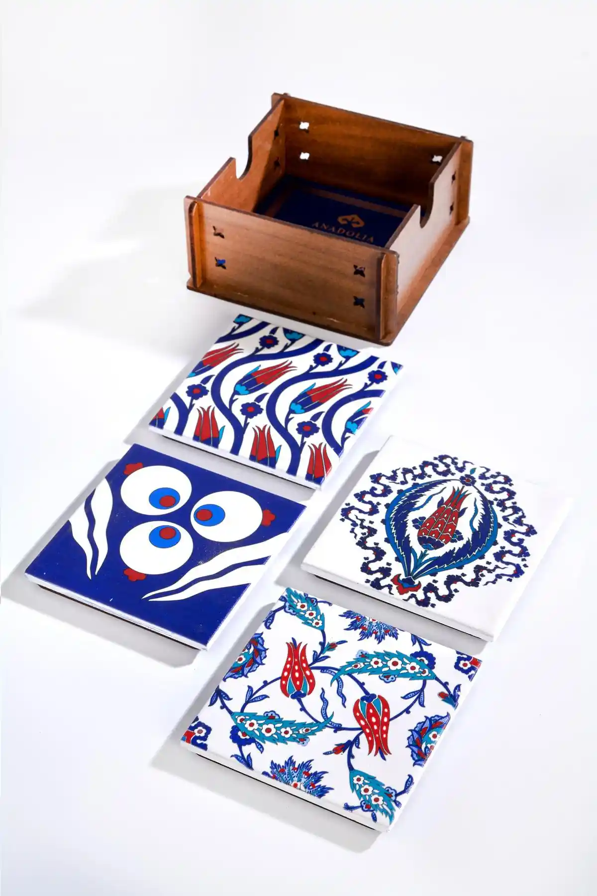 Çini Bardak Altlıklarıyla Dekorasyonunuza Zarif ve İşlevsel Bir Dokunuş Sağlayın