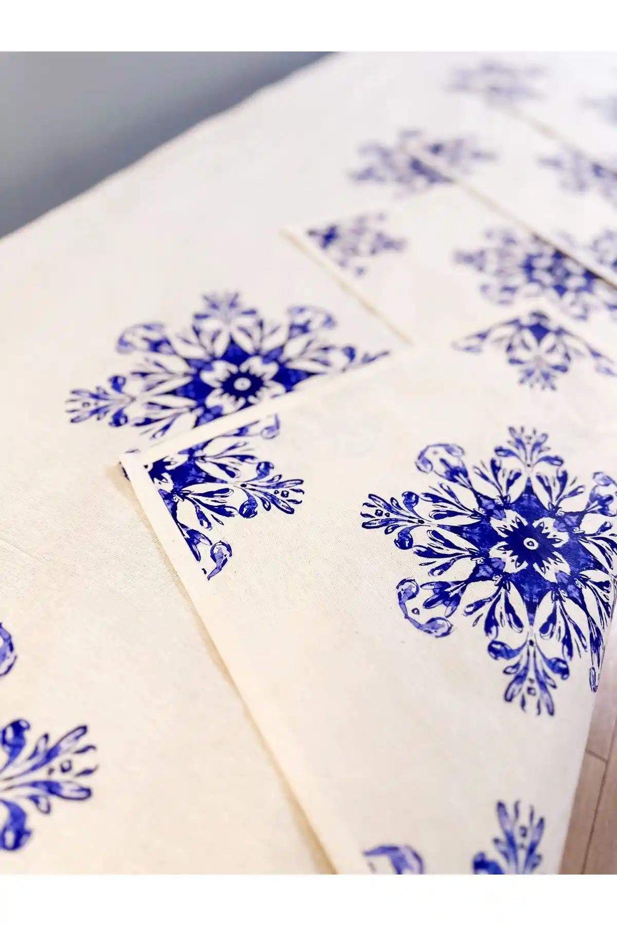 Çini Desenli Peçetelerle Dekorasyonda Geleneksel ve Modern Estetiğin Buluşması