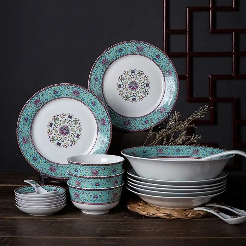 Çini Desenli Yemek Takımlarıyla Geleneksel Estetiği Modern Dekorasyona Yansıtın