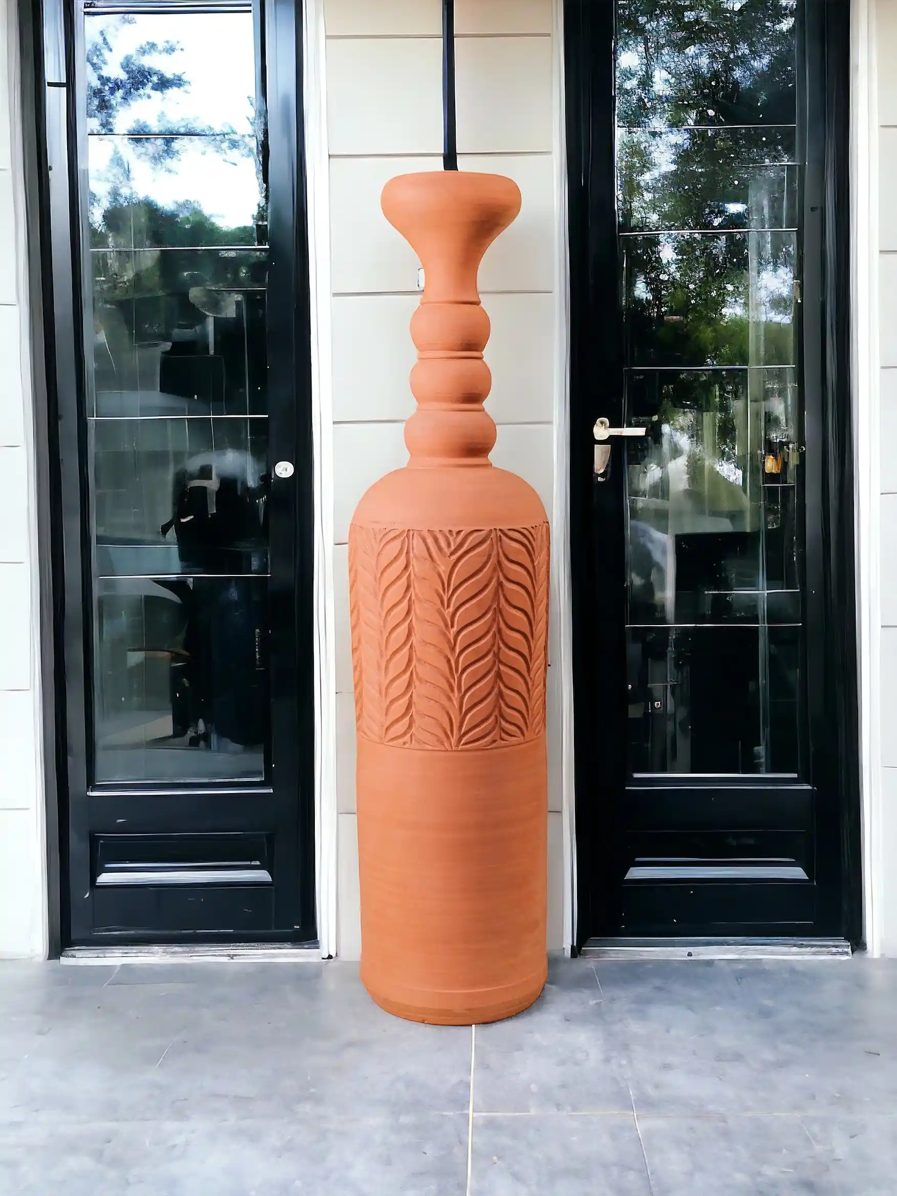 Çömlek Vazo Dekorasyonunda Doğal ve Zarif Unsurların Kullanımı ve Farklı Stil Uyumu