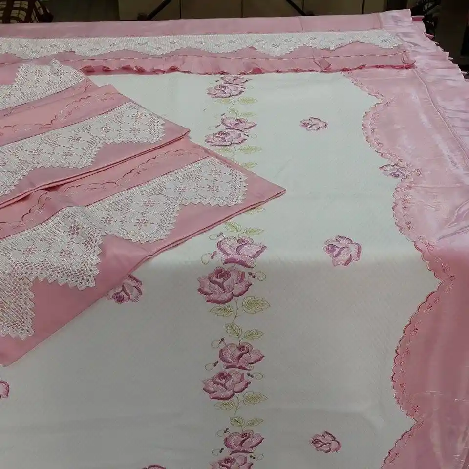 Dantel Detaylı Çeyizlik Nevresim Takımlarıyla Şık ve Zarif Yatak Odası Dekorasyonu