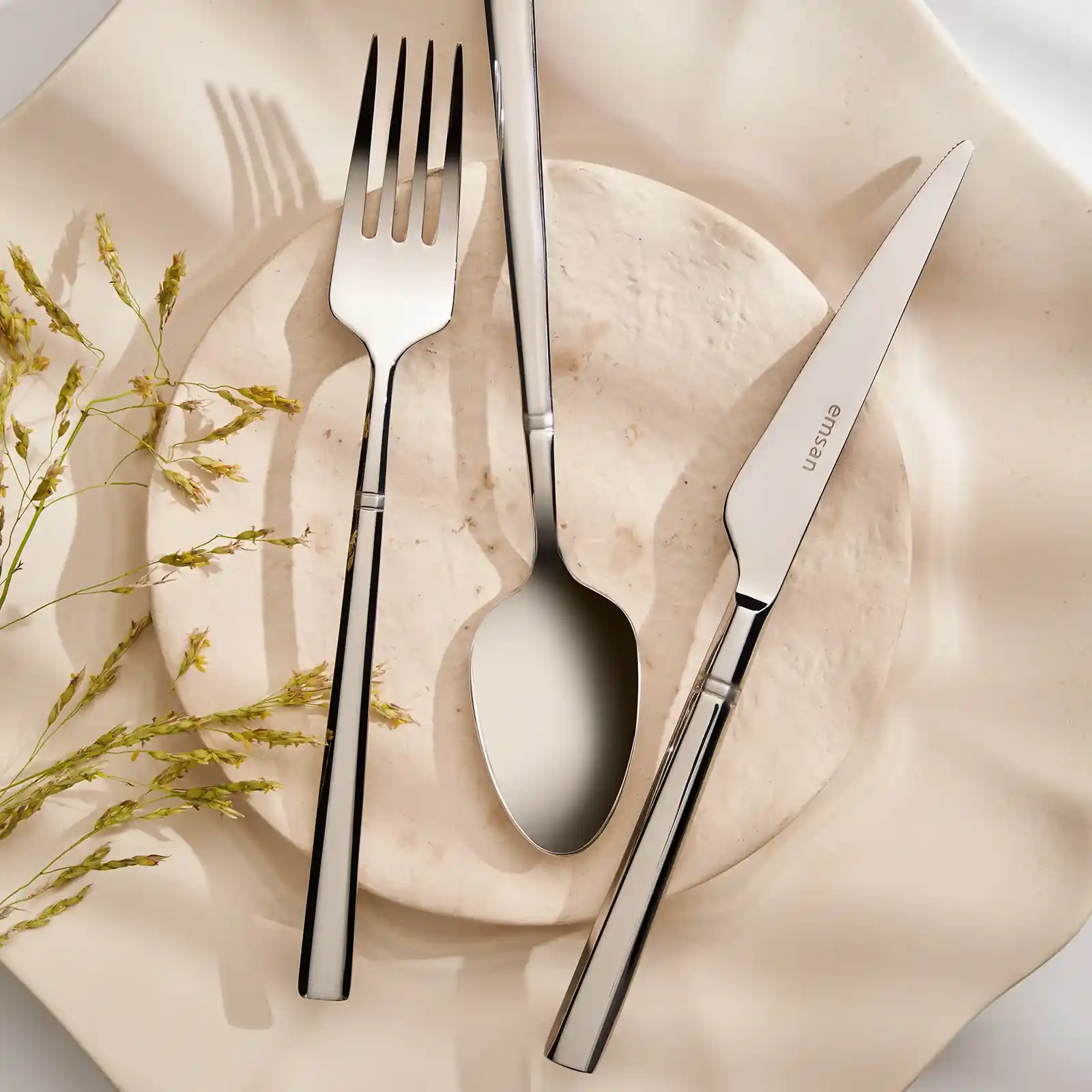 Dekorasyon Trendlerine Uygun Tatlı Çatal Bıçak Setleri: Estetik ve Fonksiyonellik Bir Arada