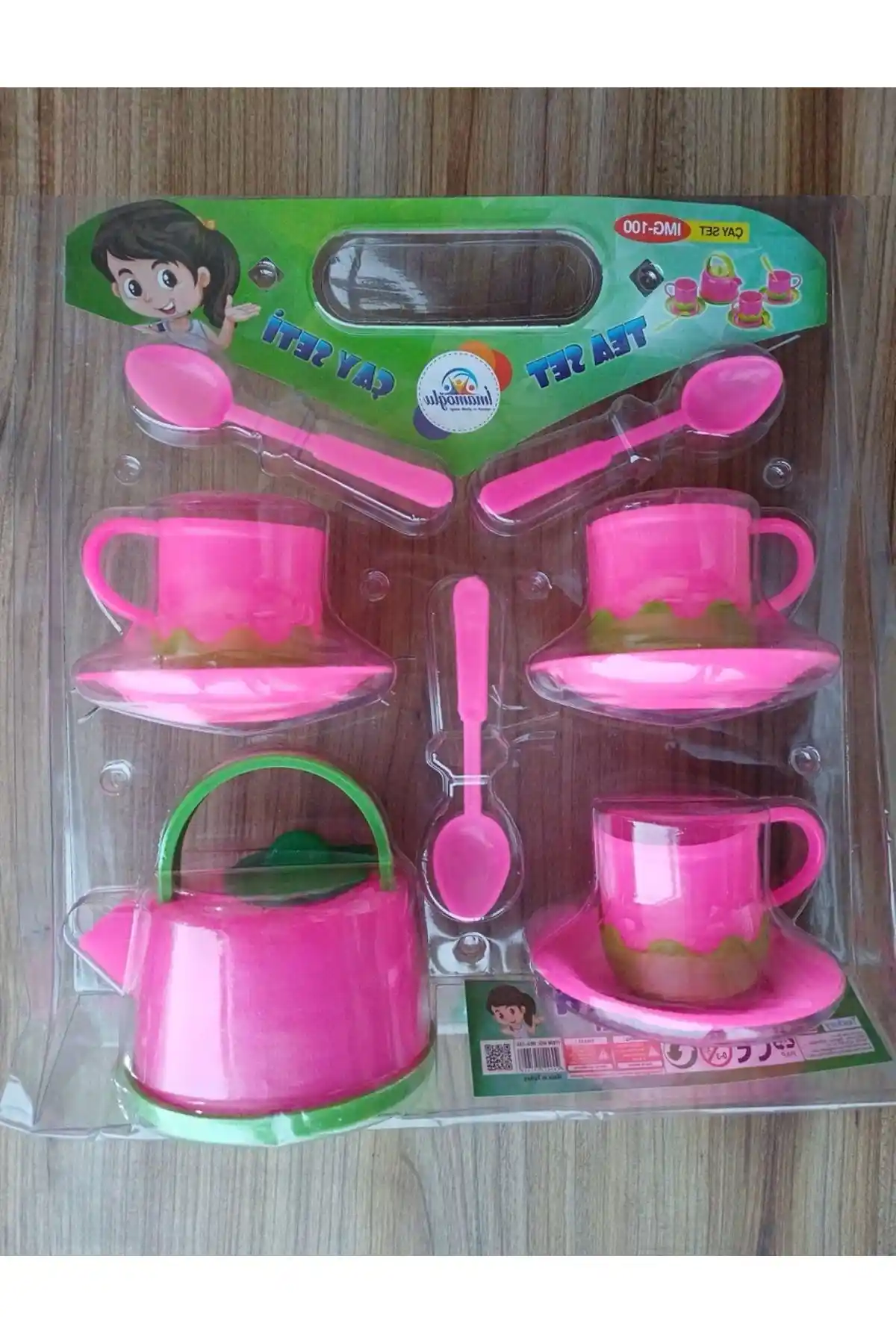 Dekorasyonda Eğlenceli ve Şık Dokunuş: Oyuncak Çaydanlıklar ve Kullanım Alanları