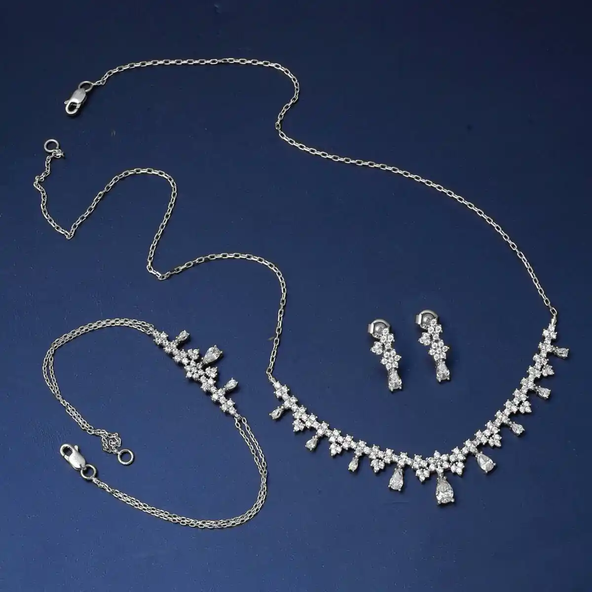 Dekorasyonda Şıklık ve Anlam Yüklü Söz Takı Setleri Çeşitleri ve Kullanım Alanları