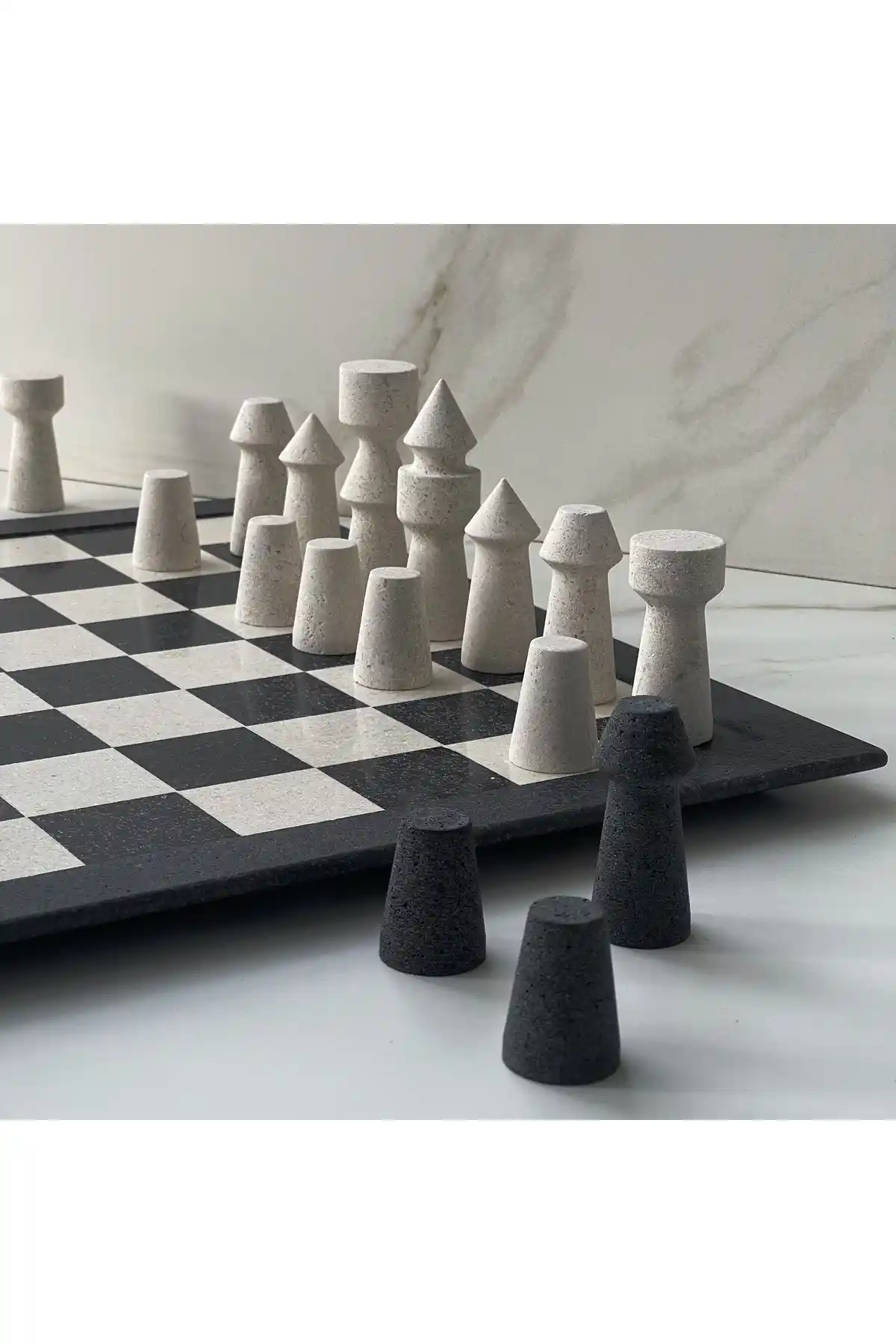 Dekorasyonda Zarafet ve İşlevselliği Bir Arada Sunan Tasarım Satranç Takımları