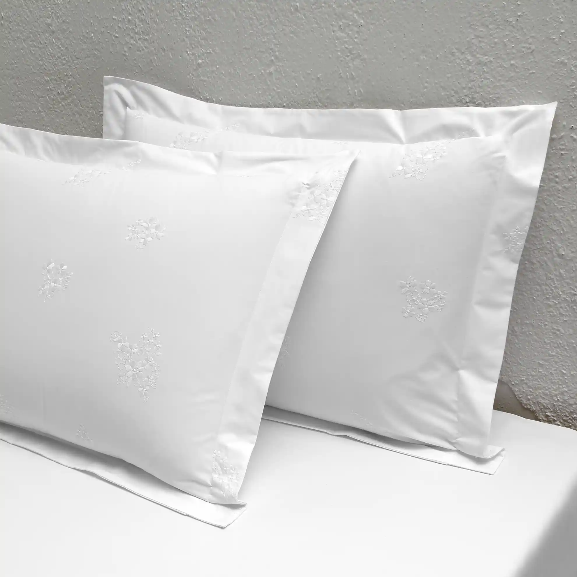 Dekorasyonda Zarif ve Şık Görünüm İçin Volanlı Yastık Kılıfı Seçenekleri