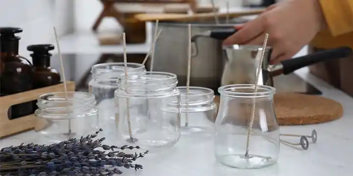 Evde Paraffin Mum Yapımı: Dekorasyon İçin Yaratıcı ve Ekonomik Fikirler