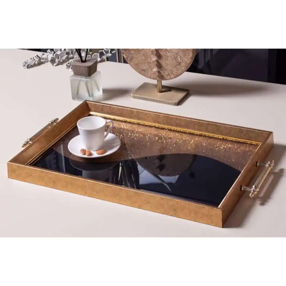 Gold Renkli Sunum Tepsileri ile Dekorasyonunuza Zarafet Katın ve Şıklığı Yakalayın