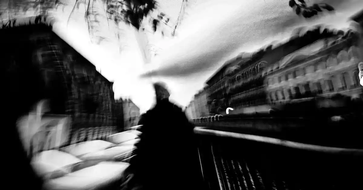 Gümüş Renkli TV Ünitesi ile Modern ve Şık Dekorasyon Çözümleri