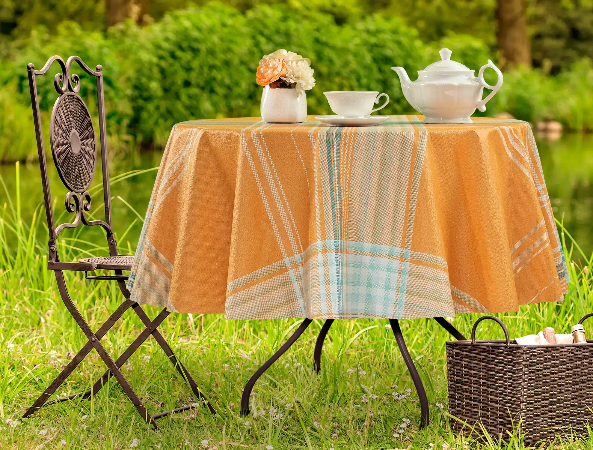 Hayalinizdeki masa dekorasyonunu oluşturmak için sarı renk tonlarını kullanmanın yolları