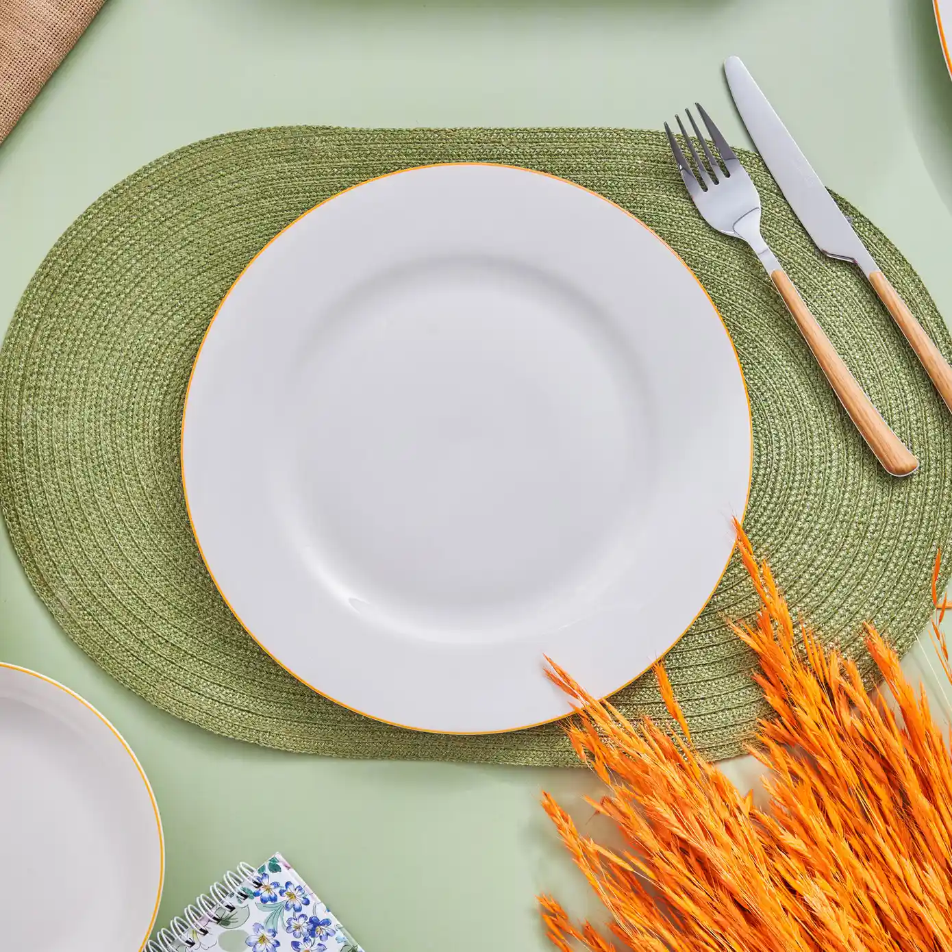 İç Mekan Dekorasyonunda Turuncu Renk Kullanımı ve Servis Uygulamaları