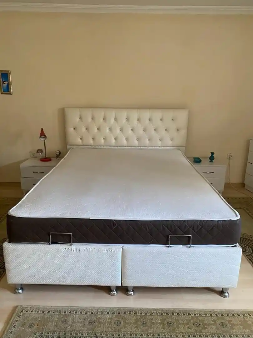 İkinci El Çift Kişilik Yatak Dekorasyonu: Şıklık ve İşlevsellik İçin Rehber